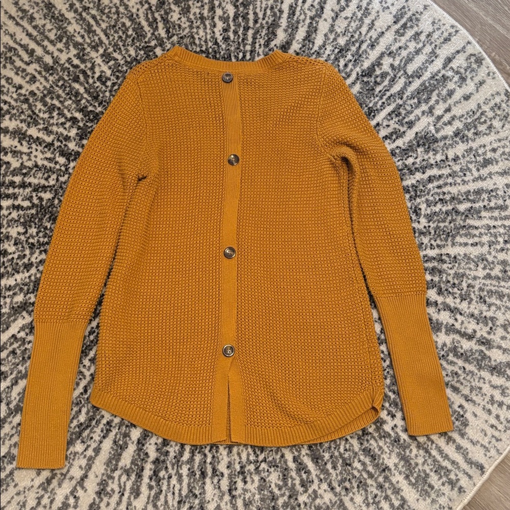 Mustard yellow sweater - Picture 2 of 5